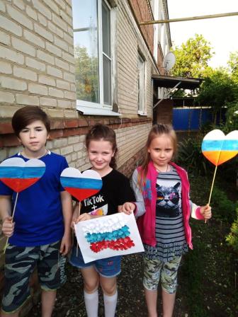 Тбилиссцы принимают участие в акциях, посвященных Дню России