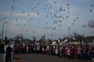 Тбилисцы в память о погибших в Кемерово запустили в небо белые шары
