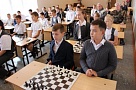 Школы №2 и №6 получили наборы для игры в шахматы